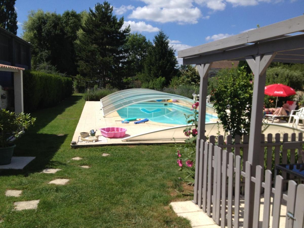 Studio Avec Piscine Privee Jardin Clos Et Wifi A Saint Jean D'Angely Екстер'єр фото